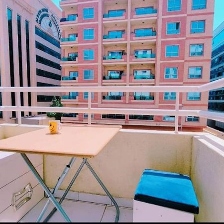 Dxb Hostel Near Adcb Metro Station ดูไบ ภายนอก รูปภาพ