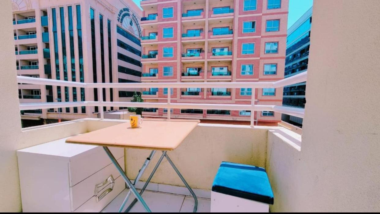 Dxb Hostel Near Adcb Metro Station ดูไบ ภายนอก รูปภาพ
