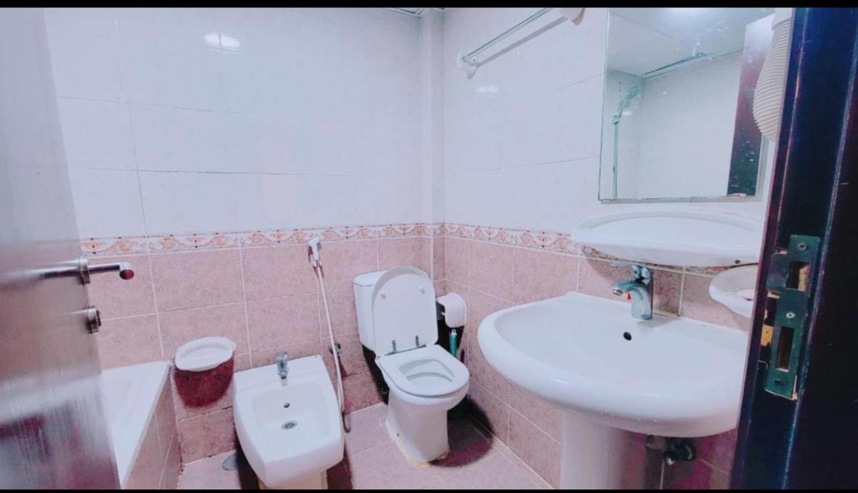 Dxb Hostel Near Adcb Metro Station ดูไบ ภายนอก รูปภาพ