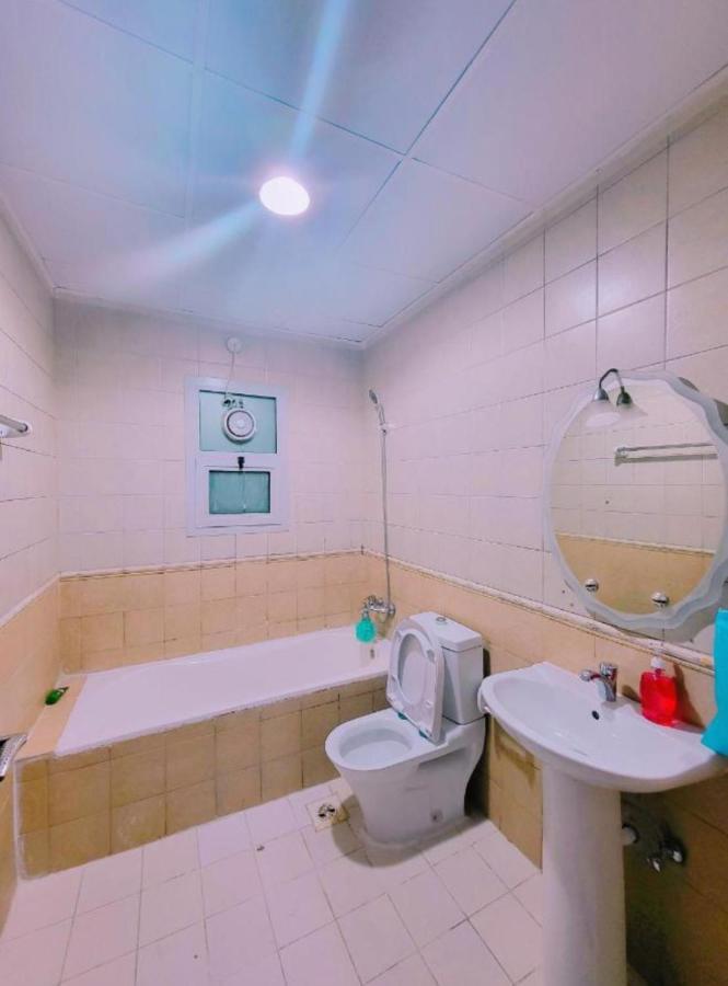 Dxb Hostel Near Adcb Metro Station ดูไบ ภายนอก รูปภาพ
